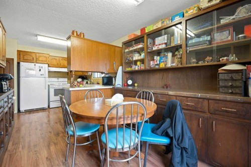 1521 44 Street Se, Calgary, AB - Indoor