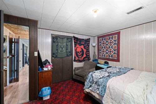 1521 44 Street Se, Calgary, AB - Indoor Photo Showing Bedroom