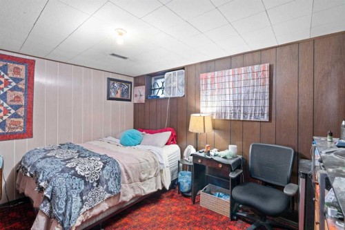 1521 44 Street Se, Calgary, AB - Indoor Photo Showing Bedroom