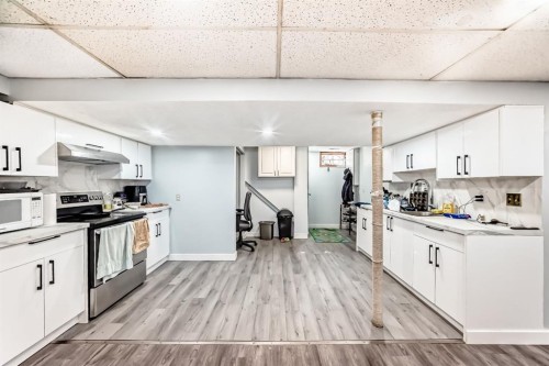 948 Rundlecairn Way Ne, Calgary, AB - Indoor Photo Showing Kitchen