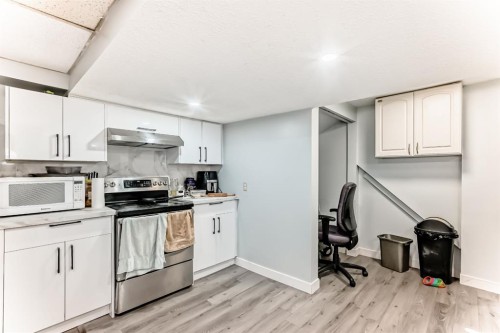 948 Rundlecairn Way Ne, Calgary, AB - Indoor Photo Showing Kitchen