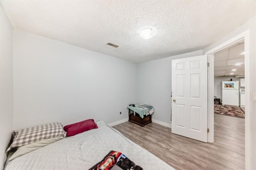 948 Rundlecairn Way Ne, Calgary, AB - Indoor Photo Showing Bedroom