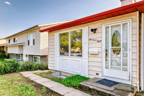 948 Rundlecairn Way Ne, Calgary, AB - Outdoor