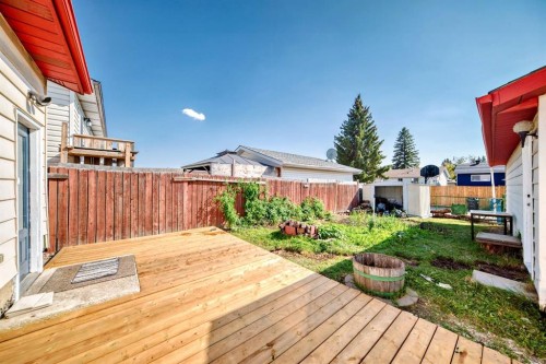 948 Rundlecairn Way Ne, Calgary, AB - Outdoor With Deck Patio Veranda With Exterior