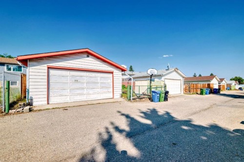 948 Rundlecairn Way Ne, Calgary, AB - Outdoor