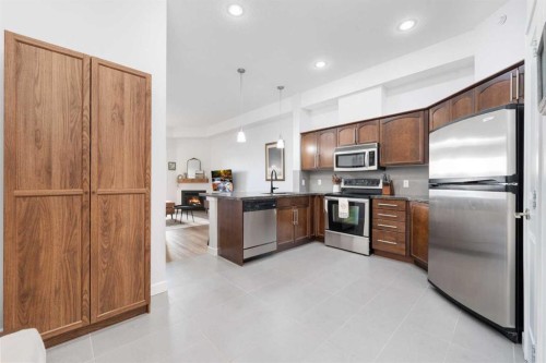 407-488 7 Avenue Ne, Calgary, AB - Indoor Photo Showing Kitchen With Stainless Steel Kitchen