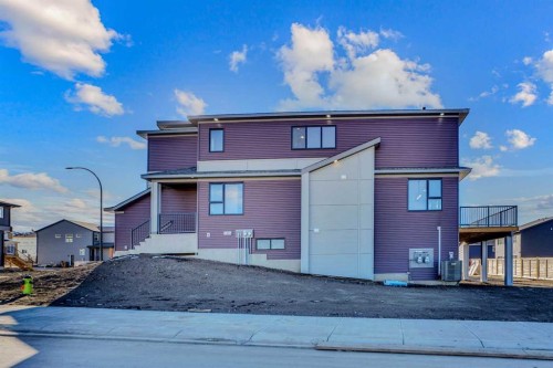 305 Lucas Place Nw, Calgary, AB - Outdoor