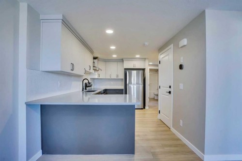 305 Lucas Place Nw, Calgary, AB - Indoor Photo Showing Kitchen
