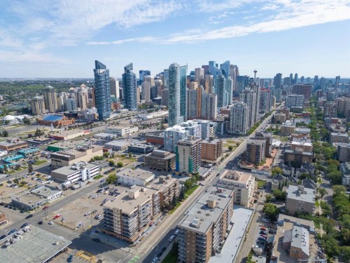 202-1334 12 Avenue Sw, Calgary, AB - Outdoor With View