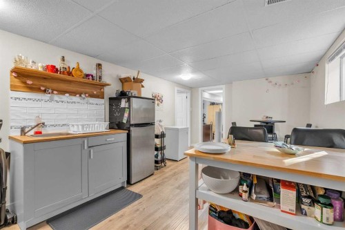 28 Hilton Avenue Nw, Calgary, AB - Indoor