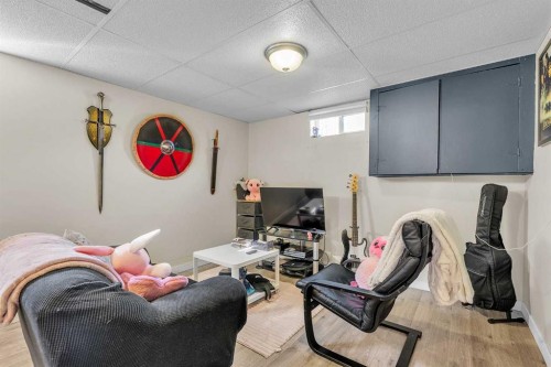 28 Hilton Avenue Nw, Calgary, AB - Indoor