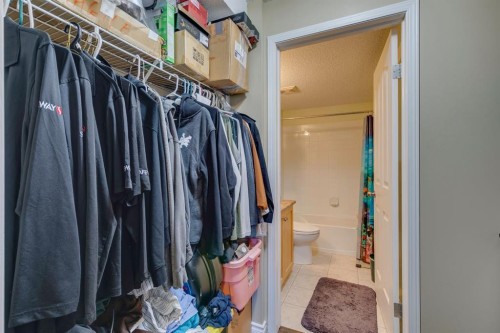 2205-2518 Fish Creek Boulevard Sw, Calgary, AB - Indoor With Storage