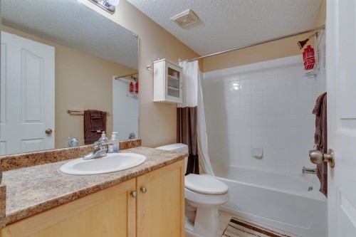 2205-2518 Fish Creek Boulevard Sw, Calgary, AB - Indoor Photo Showing Bathroom