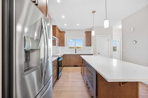 581 Baywater Manor Sw, Airdrie, AB - Indoor Photo Showing Kitchen With Stainless Steel Kitchen With Upgraded Kitchen