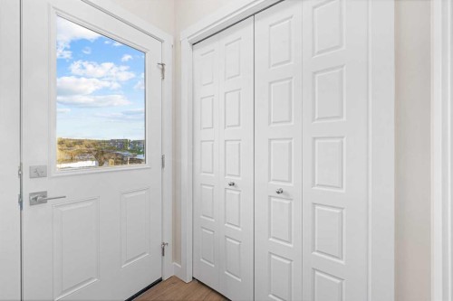 581 Baywater Manor Sw, Airdrie, AB - Indoor Photo Showing Other Room