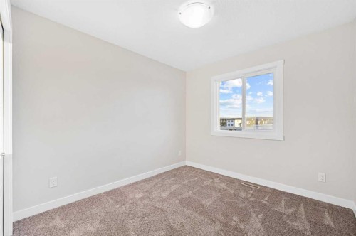 581 Baywater Manor Sw, Airdrie, AB - Indoor Photo Showing Other Room