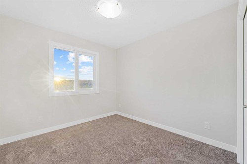 581 Baywater Manor Sw, Airdrie, AB - Indoor Photo Showing Other Room