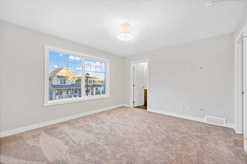581 Baywater Manor Sw, Airdrie, AB - Indoor Photo Showing Other Room