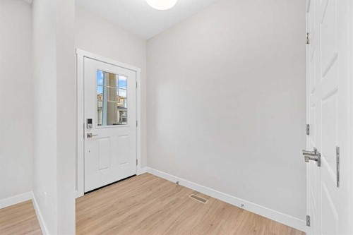 581 Baywater Manor Sw, Airdrie, AB - Indoor Photo Showing Other Room