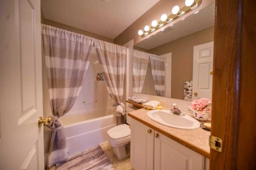 161 West Lakeview Drive, Chestermere, AB - Indoor Photo Showing Bathroom