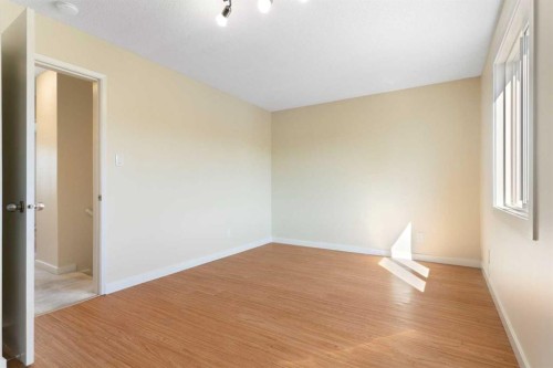 32-80 Galbraith Drive Sw, Calgary, AB - Indoor Photo Showing Other Room