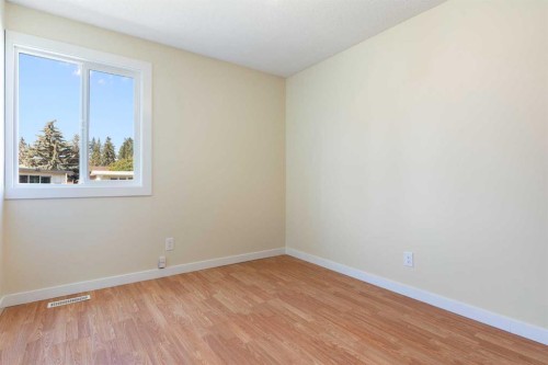 32-80 Galbraith Drive Sw, Calgary, AB - Indoor Photo Showing Other Room