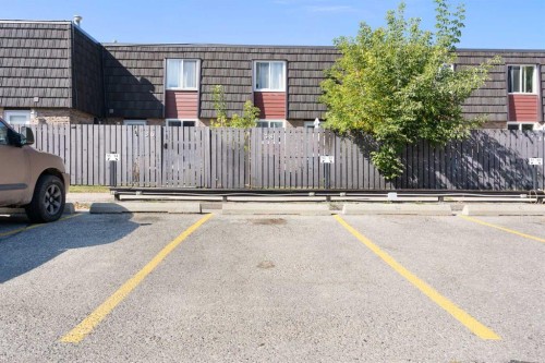 32-80 Galbraith Drive Sw, Calgary, AB - Outdoor