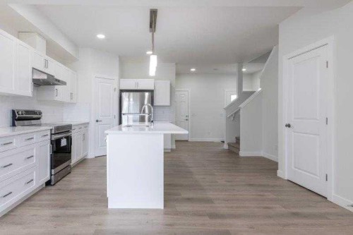 33 Walcrest Lane Se, Calgary, AB - Indoor Photo Showing Kitchen With Upgraded Kitchen