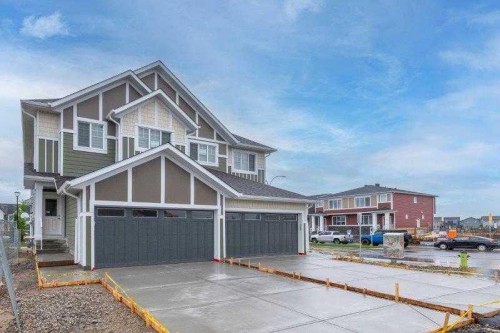 33 Walcrest Lane Se, Calgary, AB - Outdoor With Facade