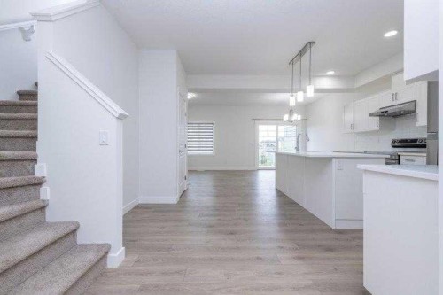 33 Walcrest Lane Se, Calgary, AB - Indoor Photo Showing Kitchen
