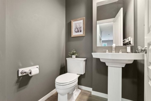 453 River Heights Drive, Cochrane, AB - Indoor Photo Showing Bathroom