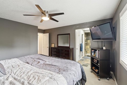 453 River Heights Drive, Cochrane, AB - Indoor Photo Showing Bedroom