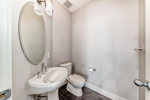 14 Heritage View, Cochrane, AB - Indoor Photo Showing Bathroom