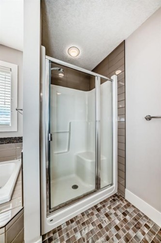 14 Heritage View, Cochrane, AB - Indoor Photo Showing Bathroom
