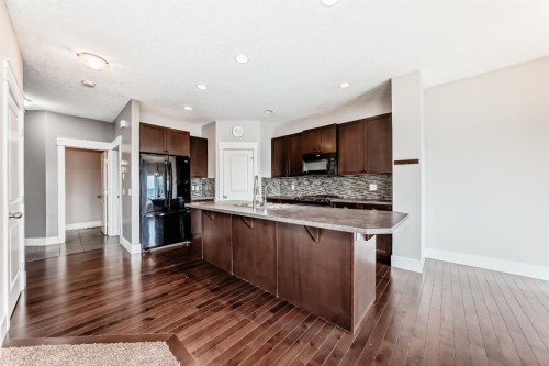 14 Heritage View, Cochrane, AB - Indoor Photo Showing Kitchen