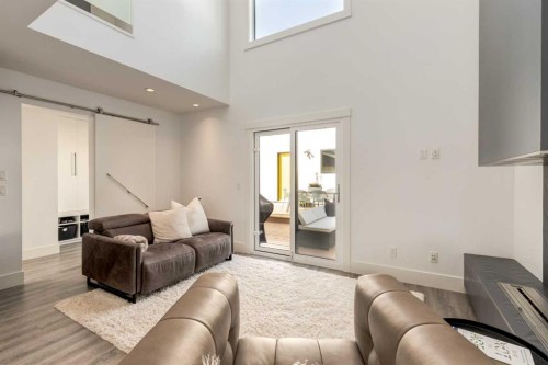 27 Hendon Place Nw, Calgary, AB - Indoor Photo Showing Living Room