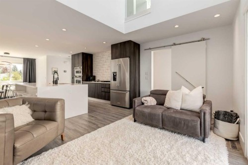 27 Hendon Place Nw, Calgary, AB - Indoor Photo Showing Living Room