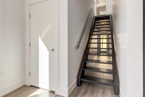 27 Hendon Place Nw, Calgary, AB - Indoor Photo Showing Other Room