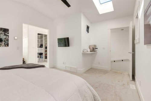 27 Hendon Place Nw, Calgary, AB - Indoor Photo Showing Bedroom