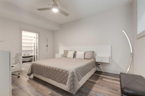 27 Hendon Place Nw, Calgary, AB - Indoor Photo Showing Bedroom