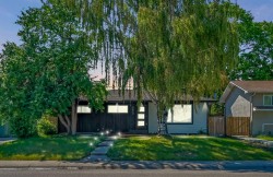 9819 2 Street SE Calgary, AB T2J 0W3