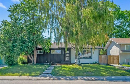 9819 2 Street Se, Calgary, AB - Outdoor