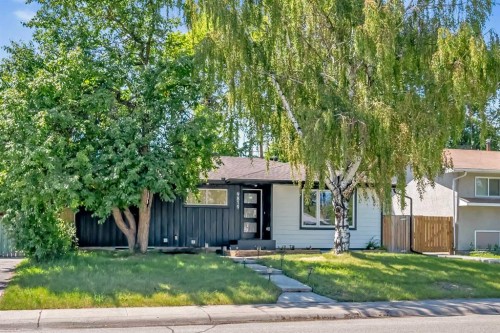 9819 2 Street Se, Calgary, AB - Outdoor