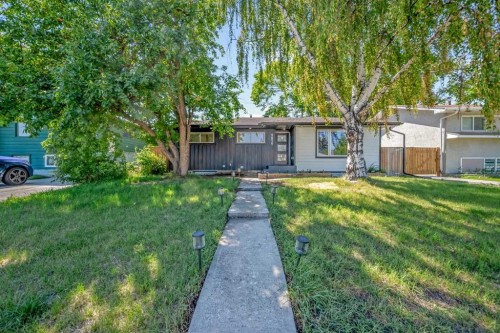 9819 2 Street Se, Calgary, AB - Outdoor