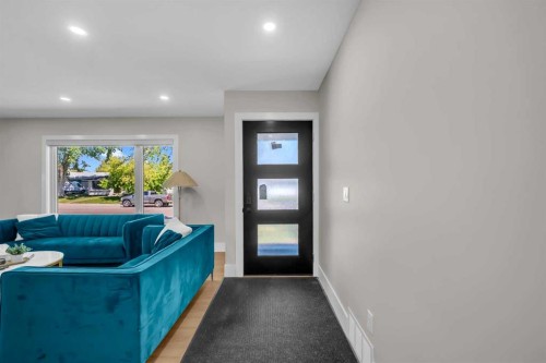 9819 2 Street Se, Calgary, AB - Indoor