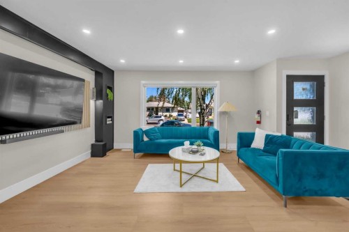 9819 2 Street Se, Calgary, AB - Indoor Photo Showing Living Room