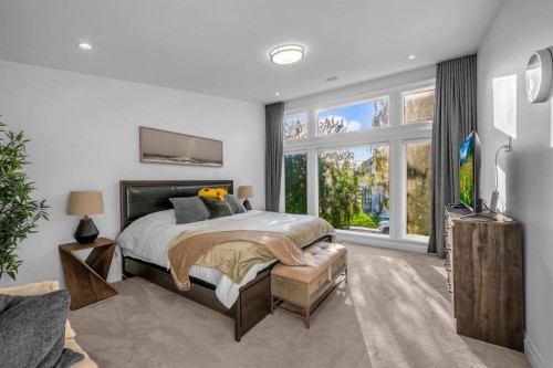 2640 28 Street Sw, Calgary, AB - Indoor Photo Showing Bedroom