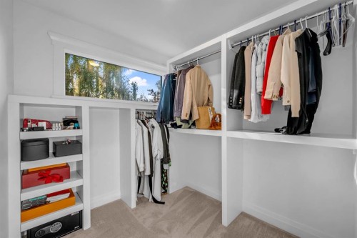 2640 28 Street Sw, Calgary, AB - Indoor With Storage