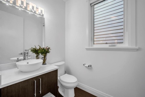 2640 28 Street Sw, Calgary, AB - Indoor Photo Showing Bathroom