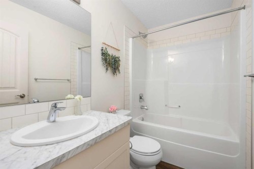 135 Legacy Reach Manor Se, Calgary, AB - Indoor Photo Showing Bathroom